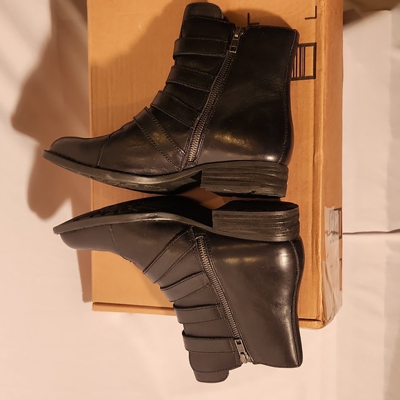 Born Cardi Strappy Buckle Black booties Preowned Great condition Size 9M - Picture 5 of 9